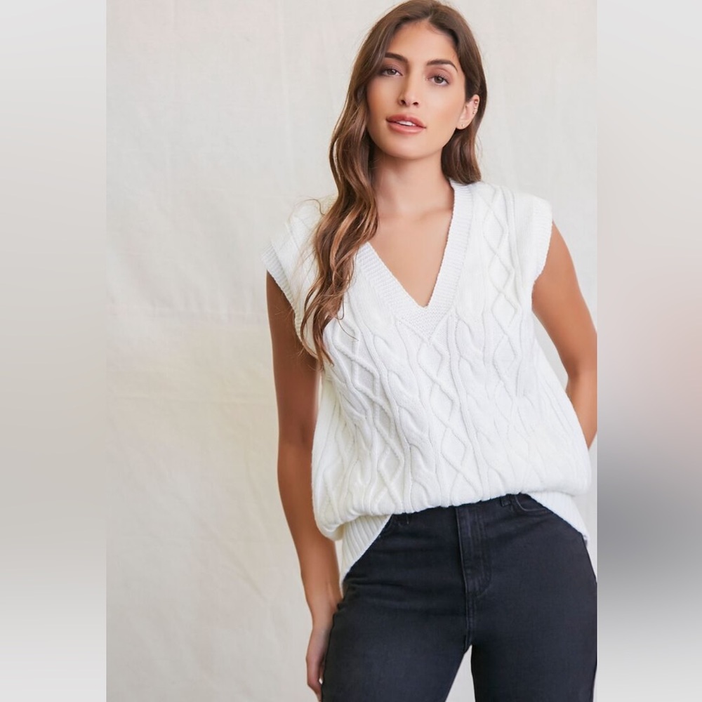 NWT Forever 21 Cable Knit Sweater Vest Cream Size Medium